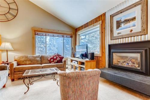Timbernest Condo 2BDR Steps from Downtown Breck - image 2