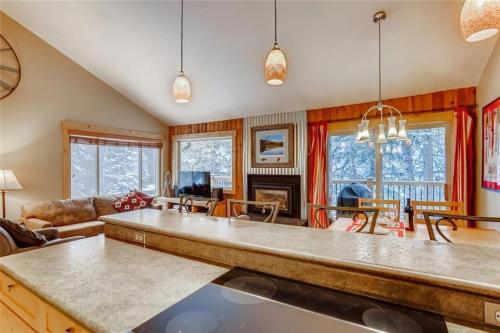 Timbernest Condo 2BDR Steps from Downtown Breck - image 3