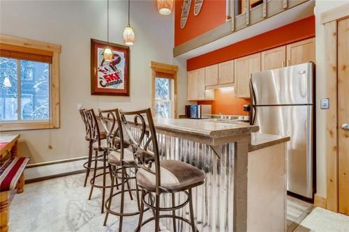 Timbernest Condo 2BDR Steps from Downtown Breck - image 7