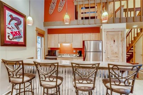 Timbernest Condo 2BDR Steps from Downtown Breck - image 8