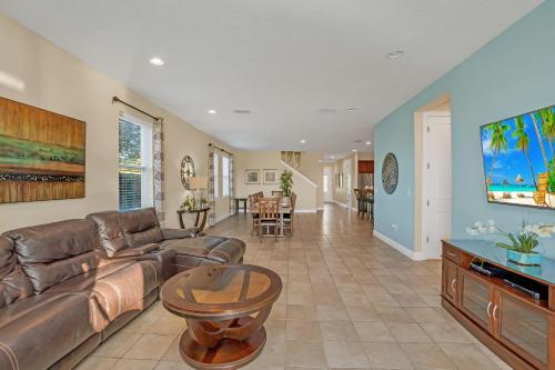 10BR Luxury Mansion - Family Resort - Private Pool Hot Tub and Games Room! - image 9