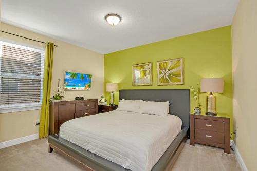 10BR Luxury Mansion - Family Resort - Private Pool, Hot Tub and Games Room!