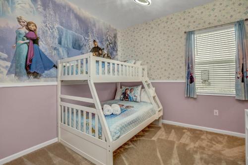 Family Resort - 12BR Mansion - Private Pool, BBQ and Games!