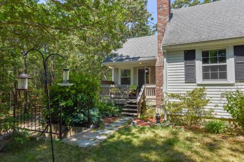 468 Quiet Location Near Oceanside Beaches and Rail Trail with Private Yard and Outdoor Shower Dog Friendly - image 2
