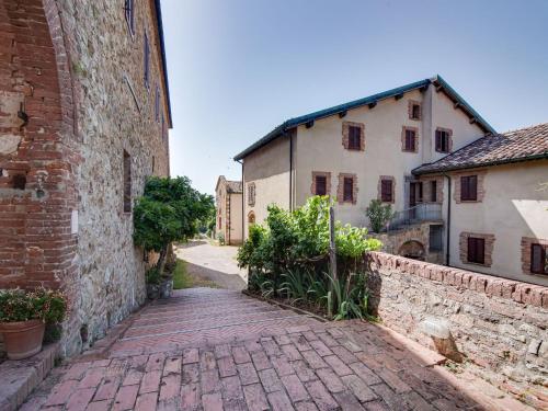 Attractive Farmhouse in Monticiano with Garden - image 6