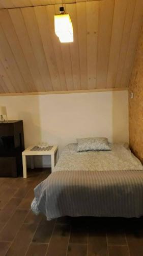 1 twin bed, 1 sofa bed