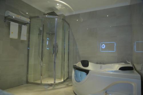 Executive Suite image 2