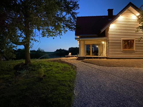 Sielski dom z basenem w Rydzewie in Paprotki