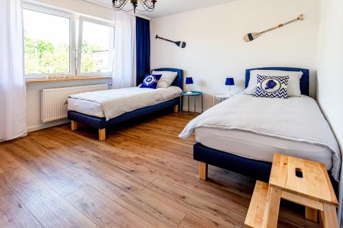2 twin beds