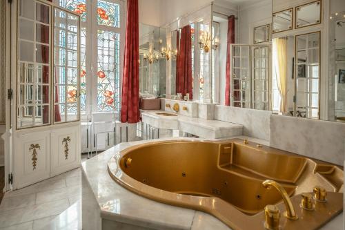 Bathroom, Chateau des Orchidees Stay in a French Castle in Saint-Hilaire-Saint-Florent