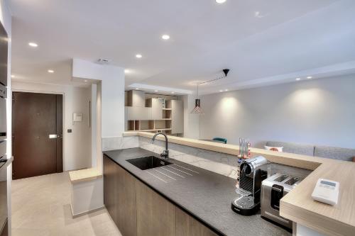Luxury apartment with balcony, Cannes city center - 주방
