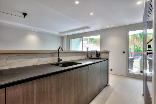 Luxury apartment with balcony, Cannes city center - 주방