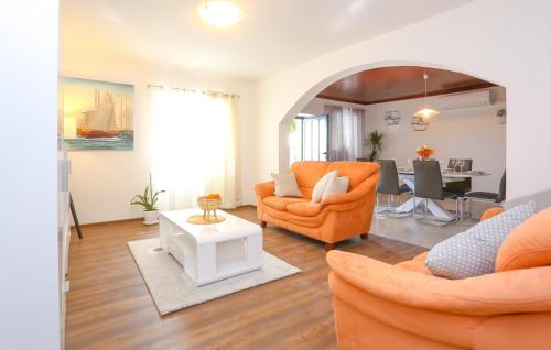 Holiday Home Lany - Apartment - Mravince