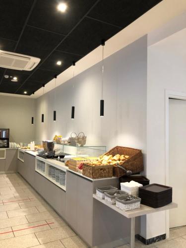Frisch's Breakfast Bar Price 2023: Savvy Eats on a Budget!