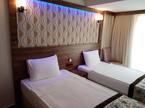 Dolphin Apart Hotel - image 2