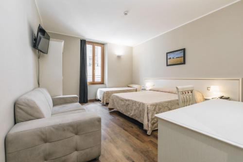 3 twin beds
