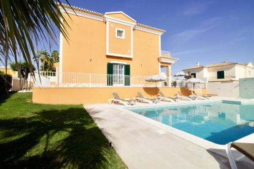 Exterior view, Villa Rosa - with private pool near Aqualand Algarve