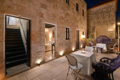  Suite with Balcony - Daphne room in Allegory Boutique Hotel