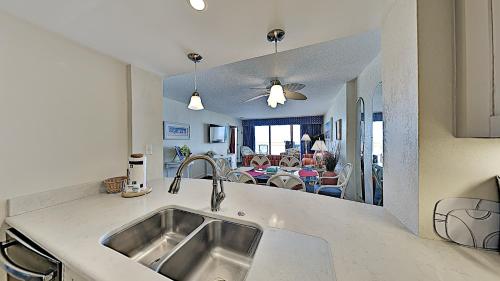 Ocean Creek South Tower KK9 2BR 2BA Oceanfront Condo - image 4