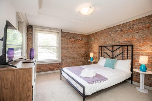 Viagem Bright 2BR with Balcony in Downtown Durham