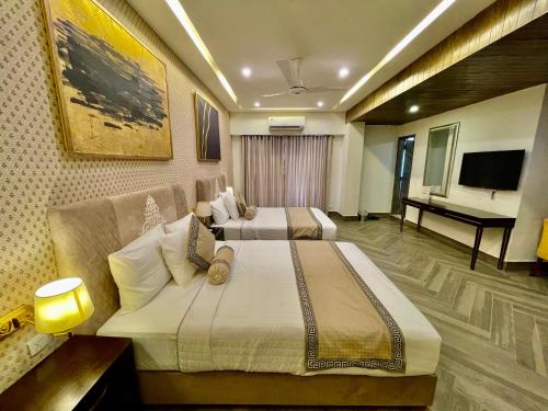 Shelton's Ambassador – Islamabad, OH