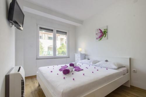 One-Bedroom Apartment with Terrace