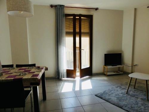 Confortable PIS en ple centre de Vic APTGARBI - Apartment - Vic