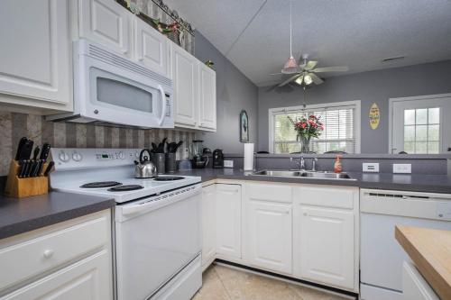 Pelican Manor C 4BR 4BA 2nd Row Condo - main image