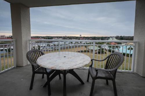 Barefoot Yacht Club Tower 1 504 4BR Condo - image 2