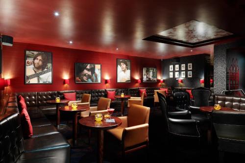Hard Days Night Hotel - image 8
