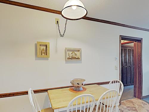 APATB IV M217 2BR 2BA Ocean View Condo near popular Shore Drive - image 12