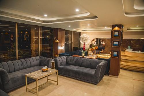 Shelton's Ambassador – Islamabad, OH