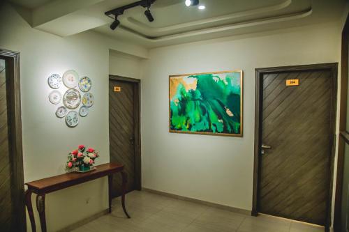 Shelton's Ambassador – Islamabad, OH