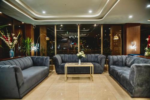 Shelton's Ambassador – Islamabad, OH