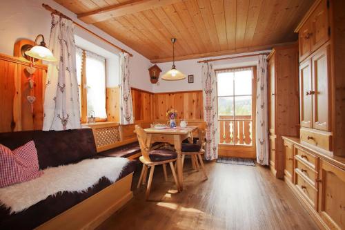 2 bedrooms, 2 beds
