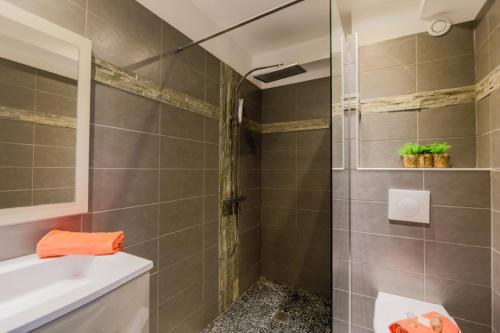 SUEDE AP4207 by Riviera Holiday Homes - image 4