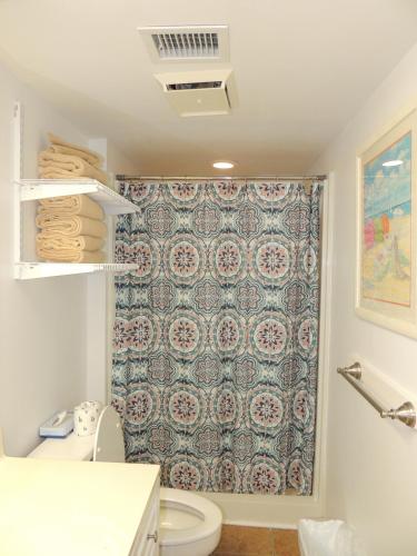 Sands Ocean 219 2BR 2BA Street View Condo near popular Shore Drive