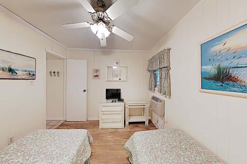 Mariners Cove B119 2BR 2BA 2nd Row Condo near popular Shore Drive - image 7