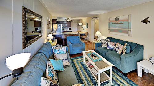 APATB V B112 2BR 2BA 2nd Row Condo near popular Shore Drive - image 8