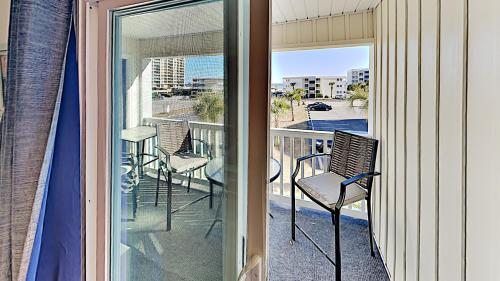 APATB V B112 2BR 2BA 2nd Row Condo near popular Shore Drive - image 12