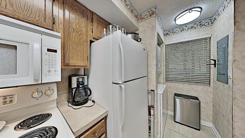 Summertree Village C2 2BR 2BA Condo short walk to beach - image 10