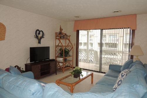 Shipwatch Pointe II M201 2BR 2BA 2nd Row Condo near popular Shore Drive