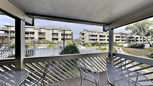 Shipwatch Pointe II L105 2BR 2BA 2nd Row Condo near popular Shore Drive - main image