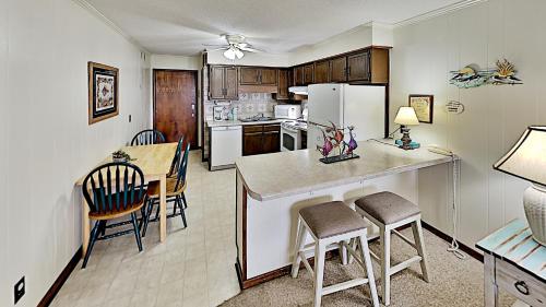 APATB IV G330 2BR 2BA Ocean View Condo near popular Shore Drive - main image