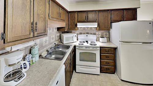APATB IV G330 2BR 2BA Ocean View Condo near popular Shore Drive - image 3