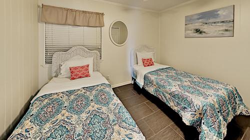 APATB IV M113 2BR 2BA Ocean View Condo near popular Shore Drive - image 8
