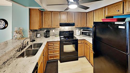 Pelicans Landing 215 3BR 2BA 2nd Row Condo near popular Shore Drive - image 7