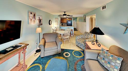 Pelicans Landing 215 3BR 2BA 2nd Row Condo near popular Shore Drive - image 9