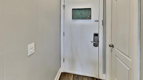 APATB IV G329 2BR 2BA Ocean View Condo near popular Shore Drive - image 12