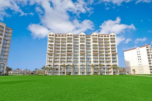Yacht Club 2 702 2BR 2BA Waterway view - image 11